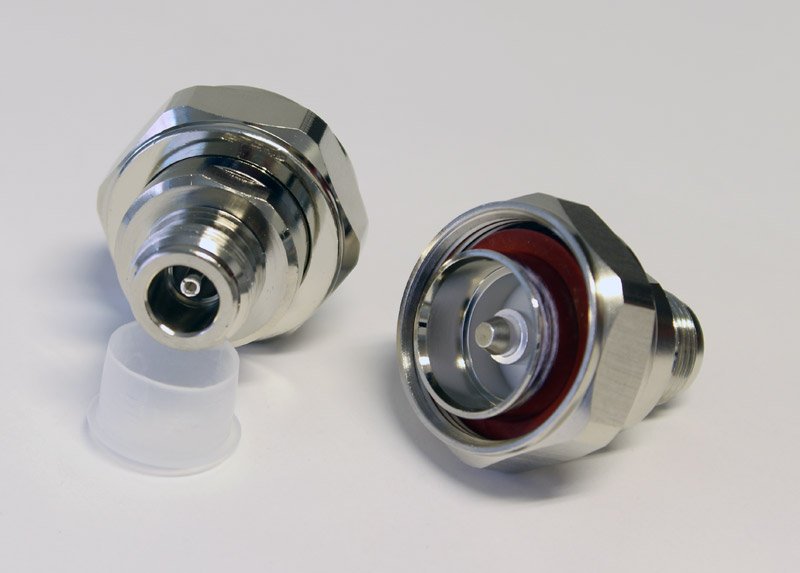 Adapter N female to 7/16 DIN male